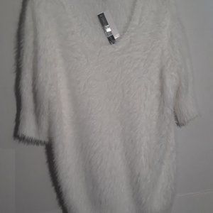 Chelsea & Theodore top, white and fuzzy,  1X